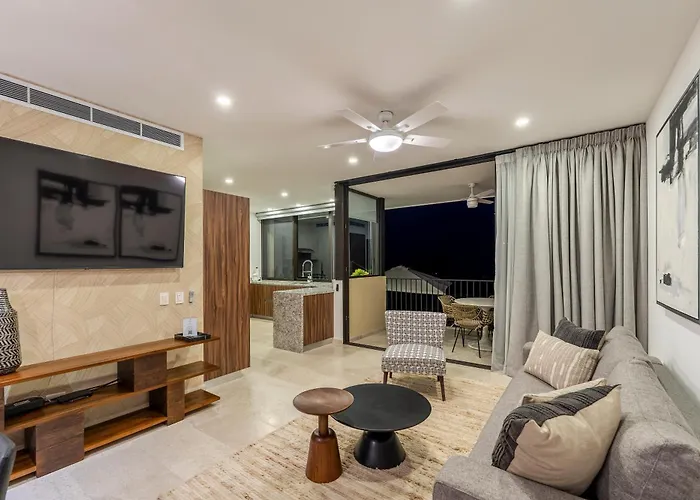 Apartment Private And Heated Pool With Arch View New Condo! *