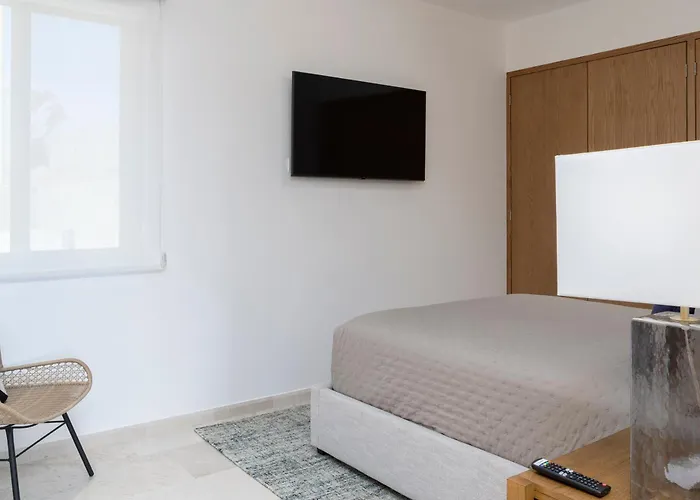Private And Heated Pool With Arch View New Condo! Apartment