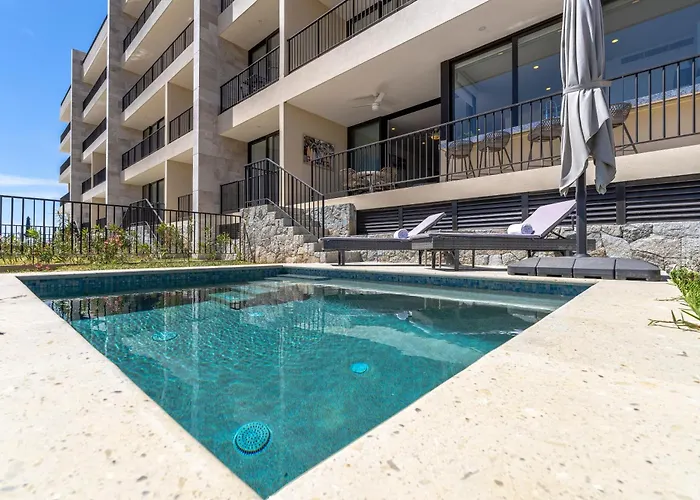 Private And Heated Pool With Arch View New Condo! *