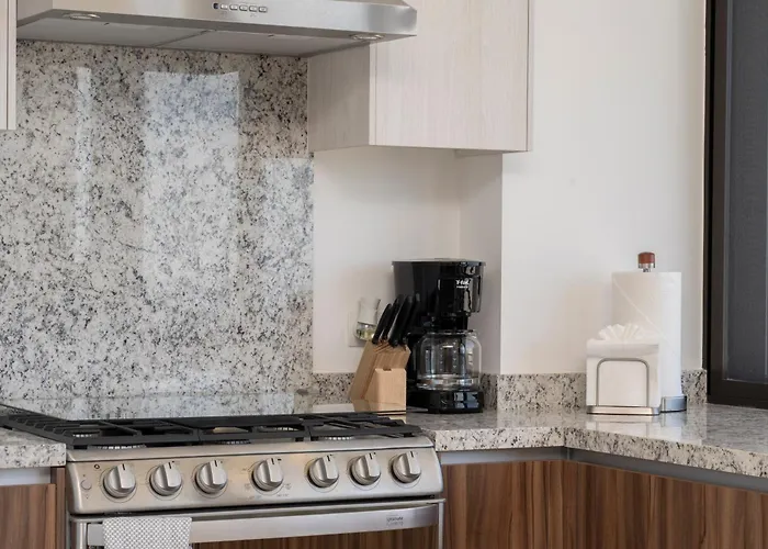 Apartment Private And Heated Pool With Arch View New Condo!