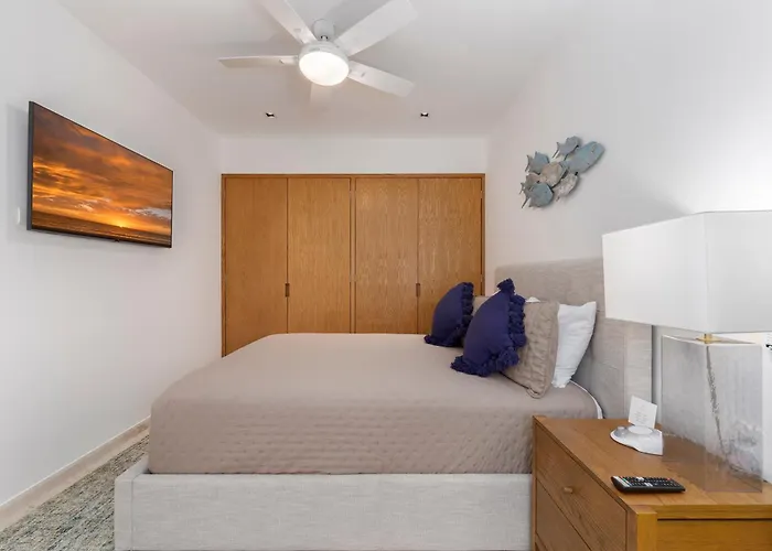 Private And Heated Pool With Arch View New Condo! Apartment
