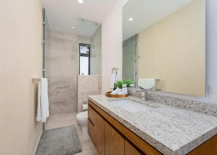 Apartment Private And Heated Pool With Arch View New Condo!