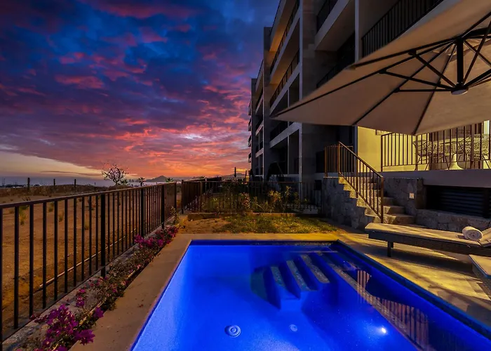 Apartment Private And Heated Pool With Arch View New Condo!